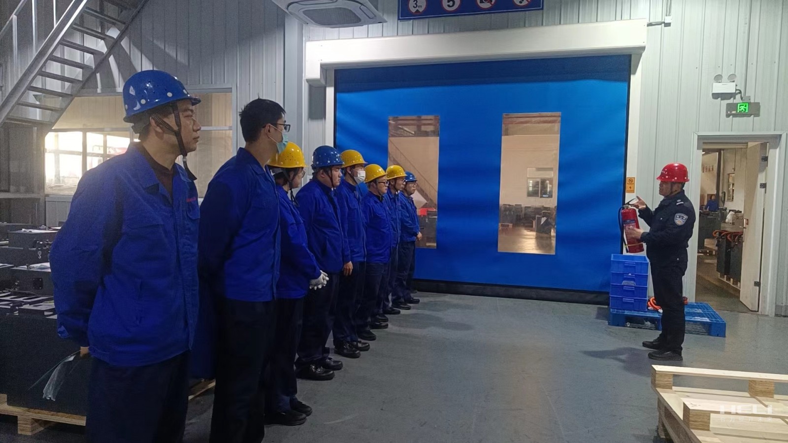 消防器材使用解说.jpg 消防器材使用解说.jpg