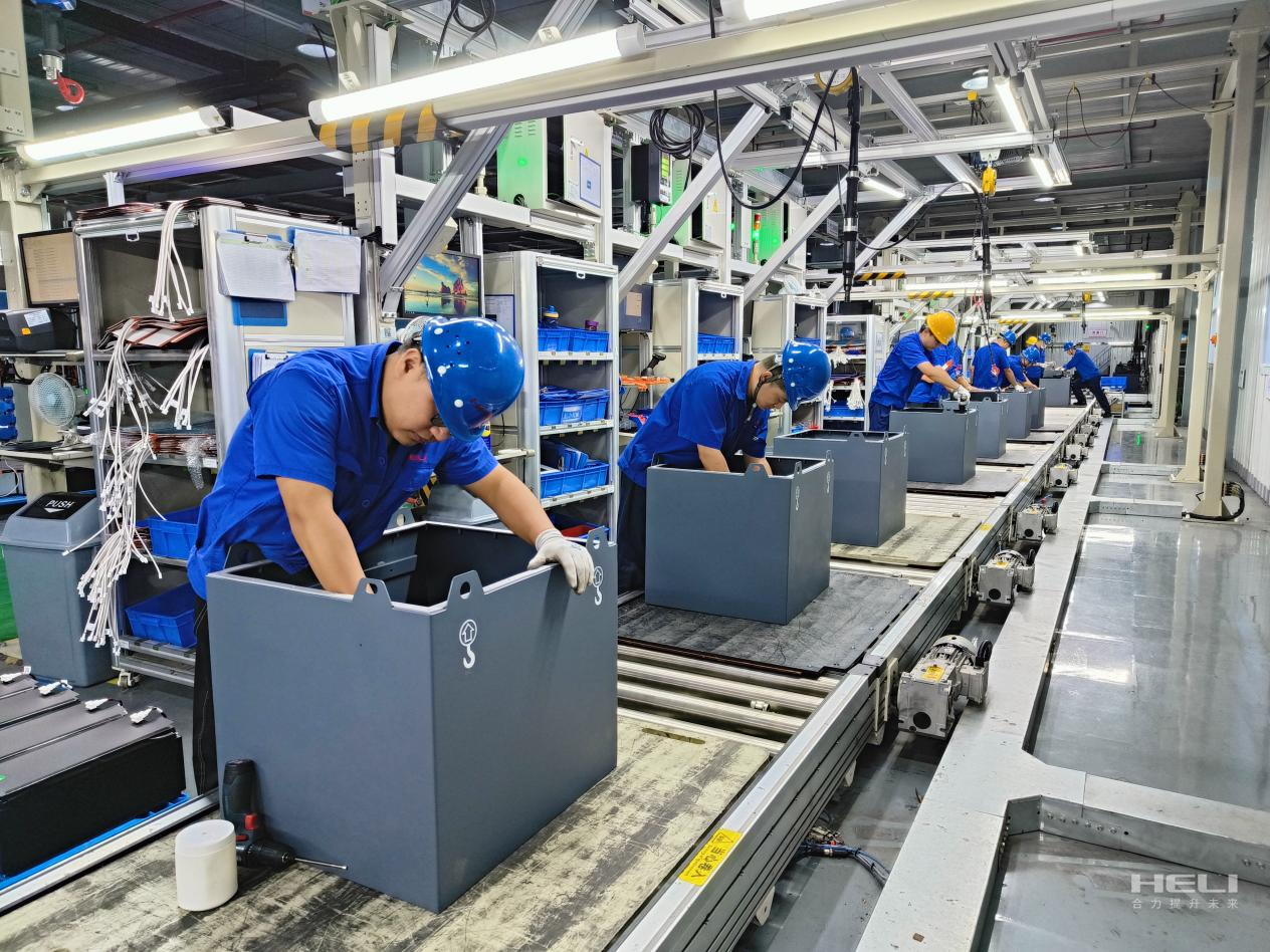 忙碌有序的现场.png 忙碌有序的现场.png