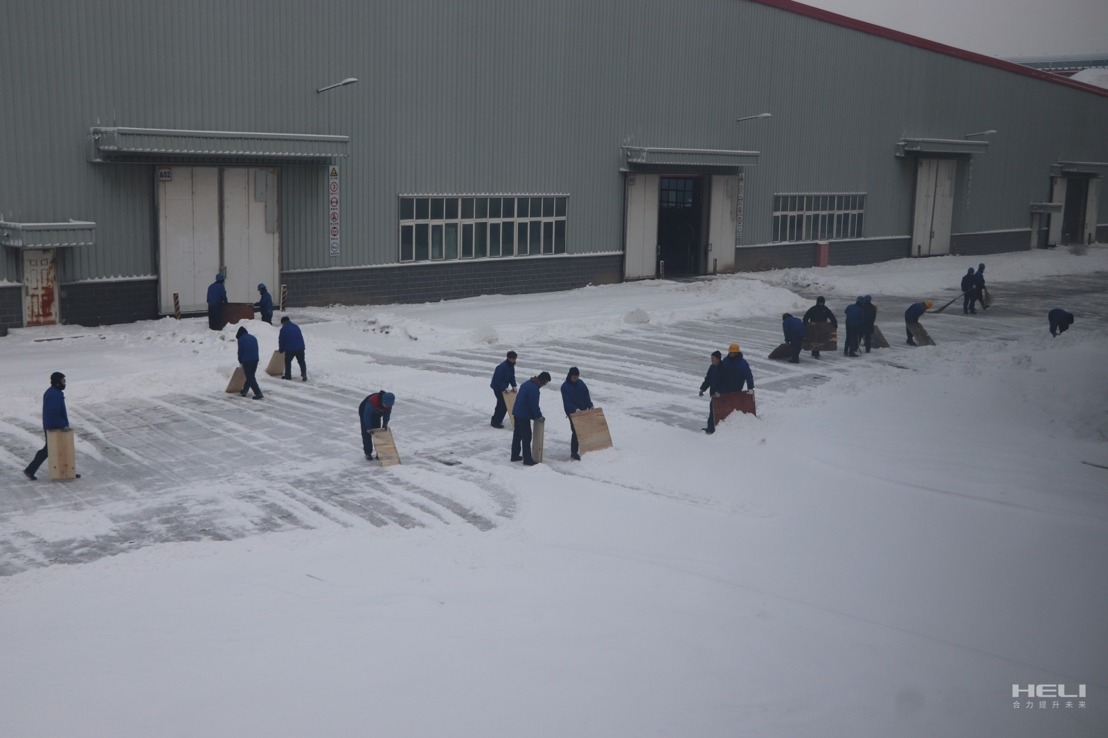 4-3 ������Ϊ����������Ѹ��Ͷ��ս����ѩ.jpg