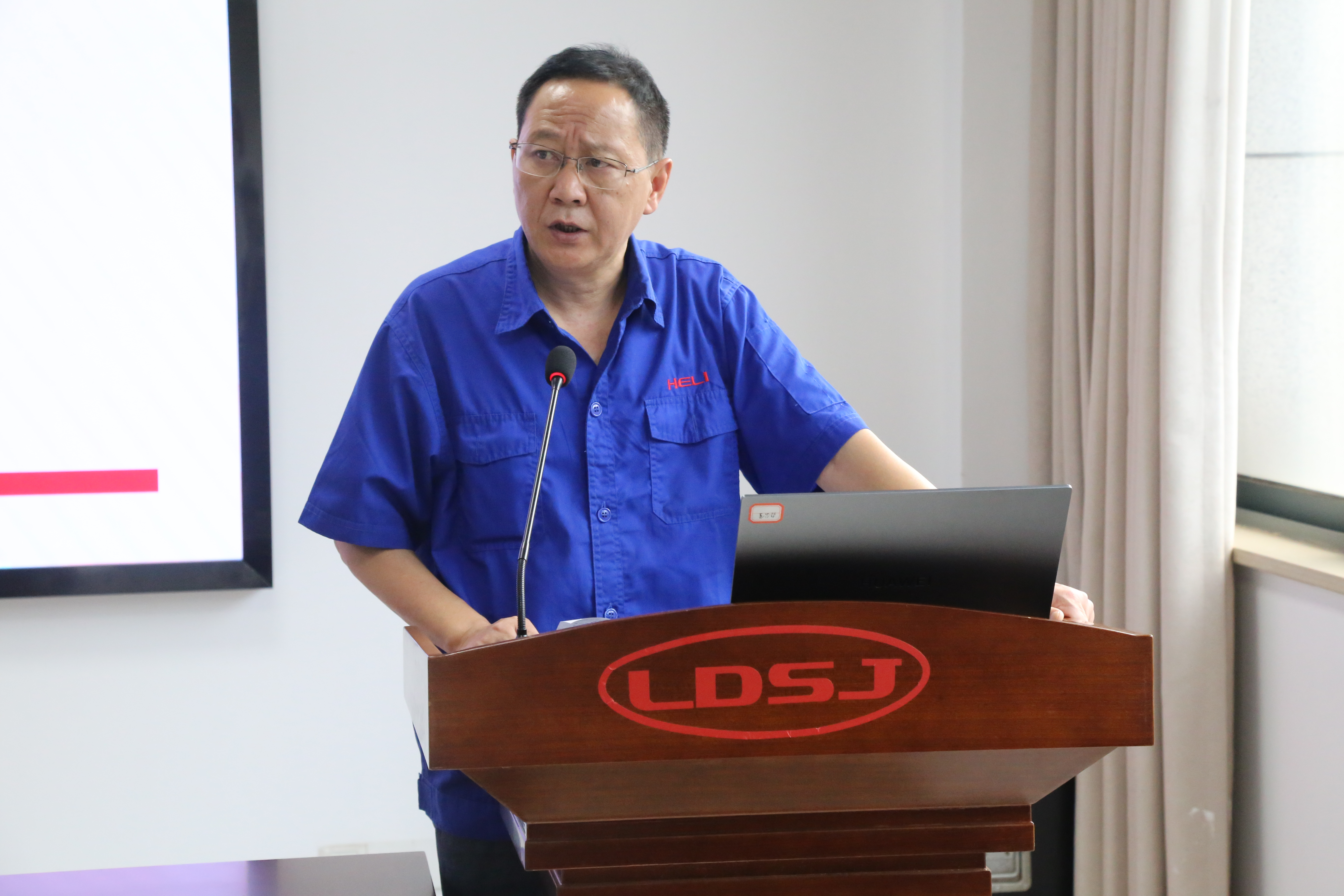 向导讲话.png 向导讲话.png