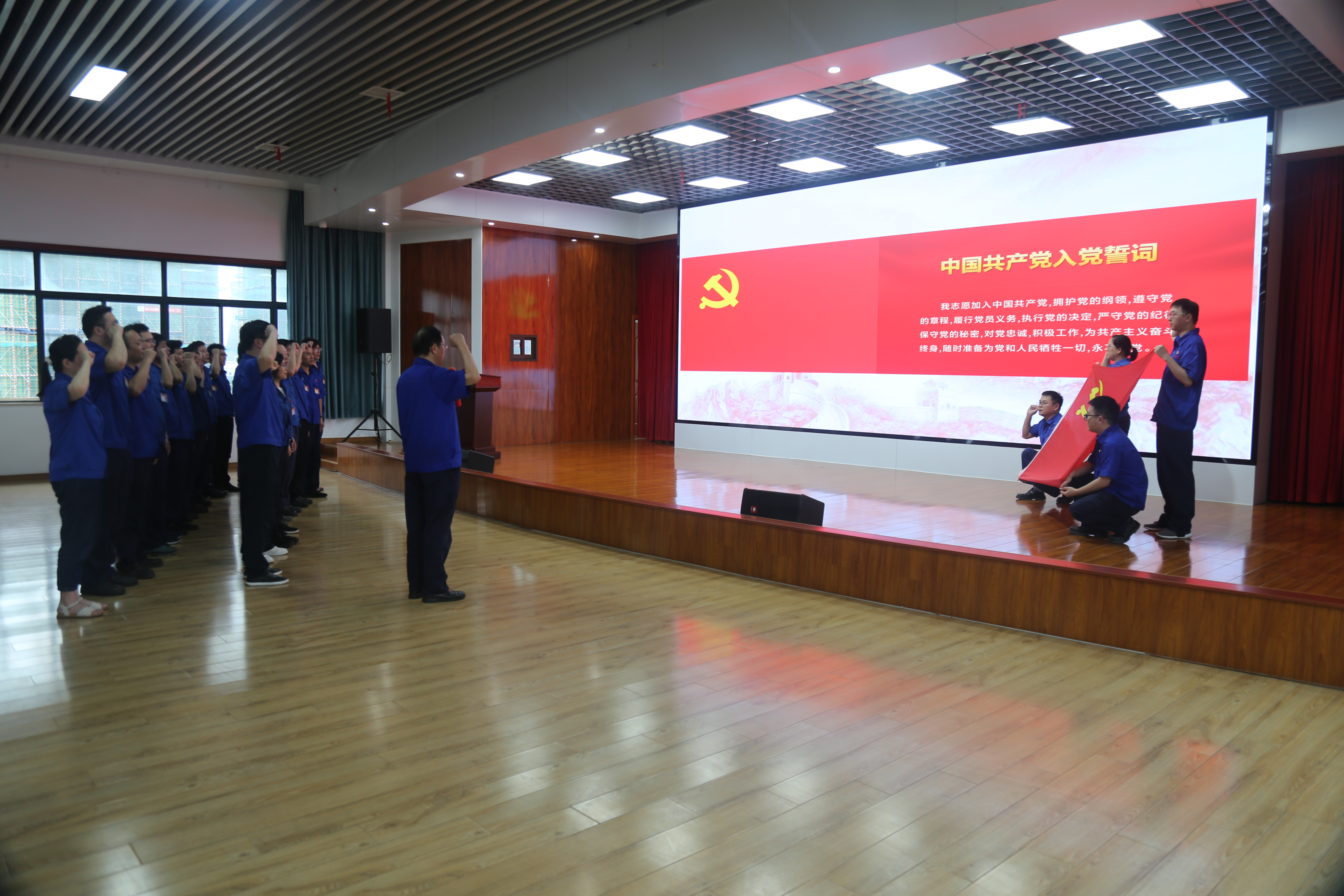 Óë»áµ³Ô±ÔÚÎ⺣ÊïÏòµ¼ÏÂÖØÎÂÈëµ³ÊÄ´Ê.JPG Óë»áµ³Ô±ÔÚÎ⺣ÊïÏòµ¼ÏÂÖØÎÂÈëµ³ÊÄ´Ê.JPG