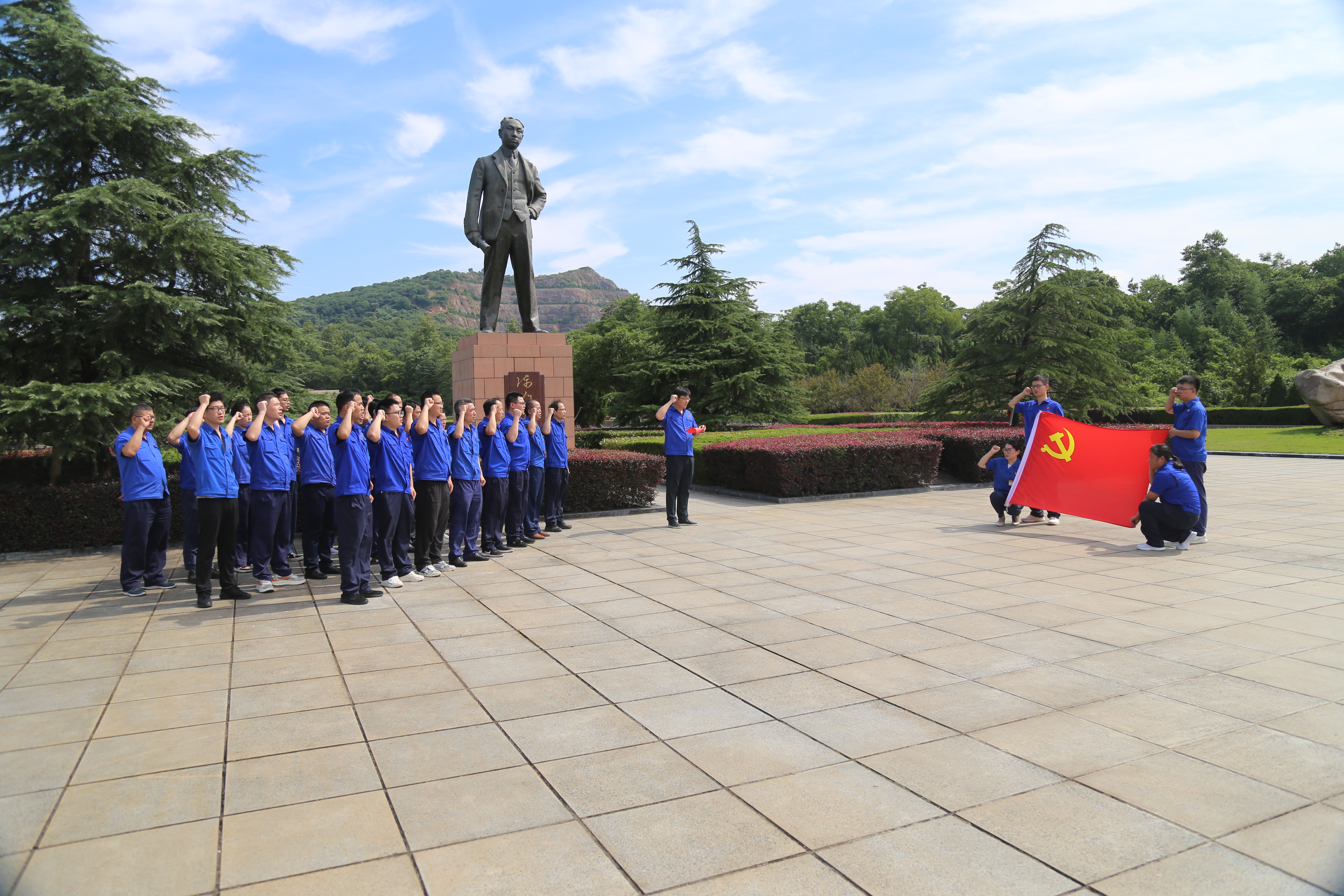 重温入党誓词.JPG 重温入党誓词.JPG